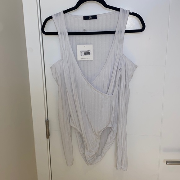 NWT Missguided White Wrap Front Cold Shoulder Bodysuit Size 6 - Picture 2 of 3